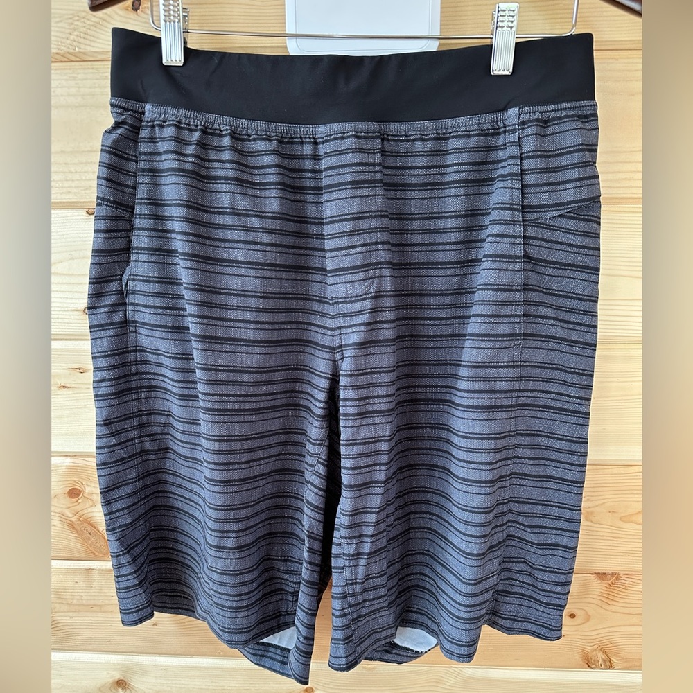 Lululemon Men’s T.H.E. Linerless Shorts Size L Purple Black